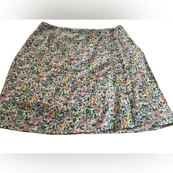 Lulu’s floral print mini skirt, size small - Picture 1 of 4